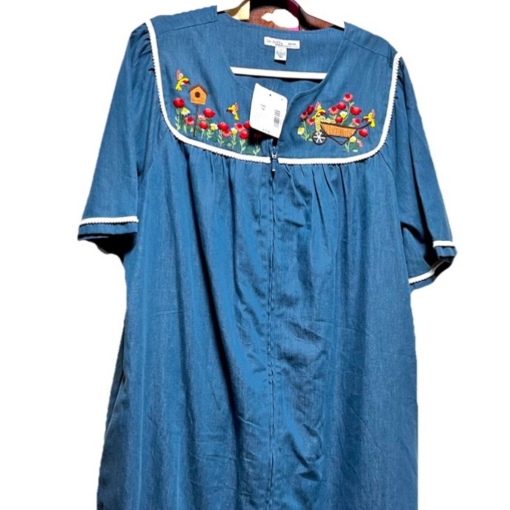 Go Softly Patio Dress Women's M MuuMuu bird Embroidered Chambray Blue Denim NEW